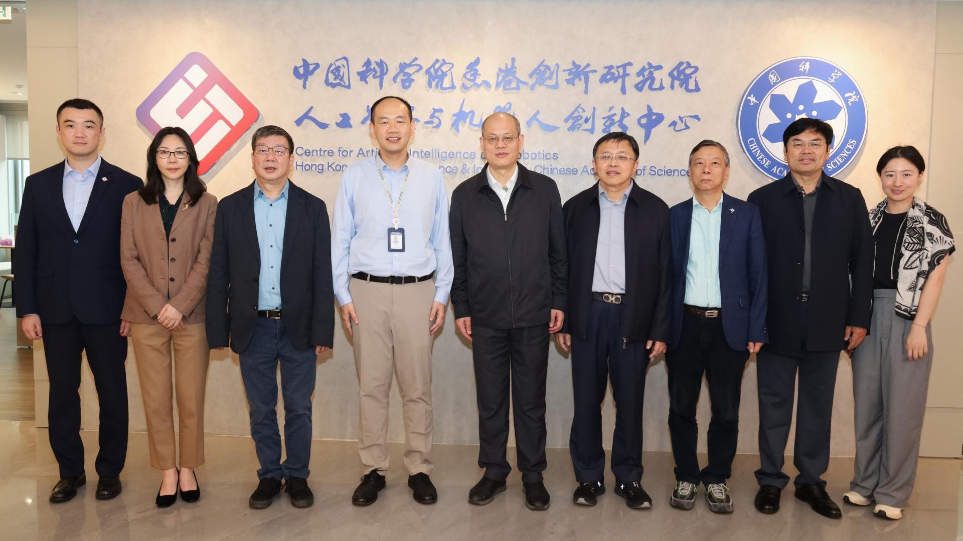 中国科学院院士团来访香港创新院AI中心