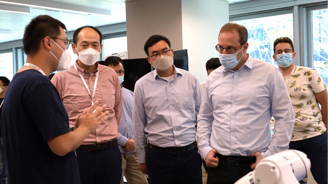 以色列驻港澳总领事蓝天铭Amir Lati来访中国科学院香港创新研究院人工智能与机器人创新中心（CAIR）