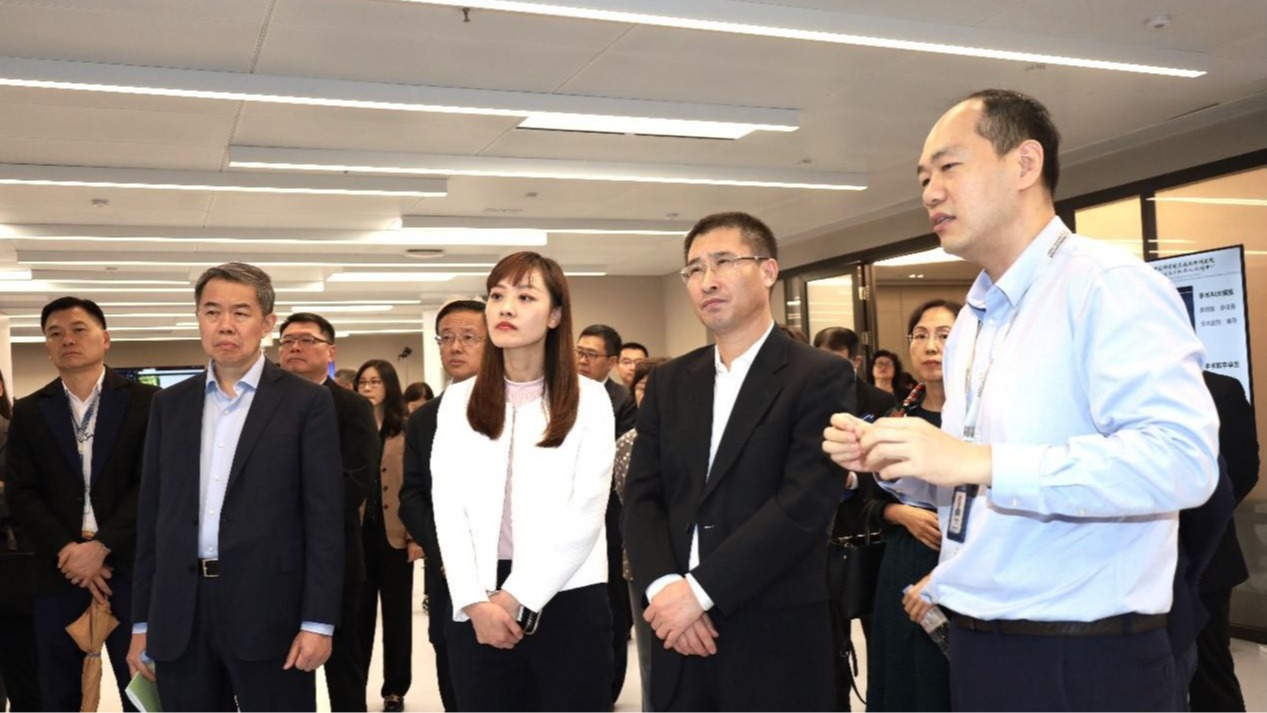 科技部副部长张广军参访中国科学院香港院AI与机器人中心