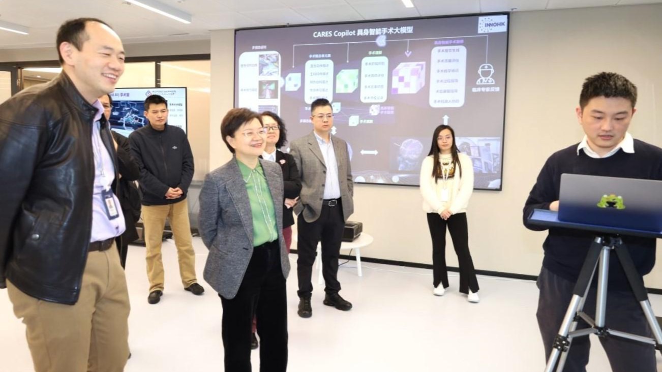 广东省科技厅厅长王月琴参访中国科学院香港创新院AI中心