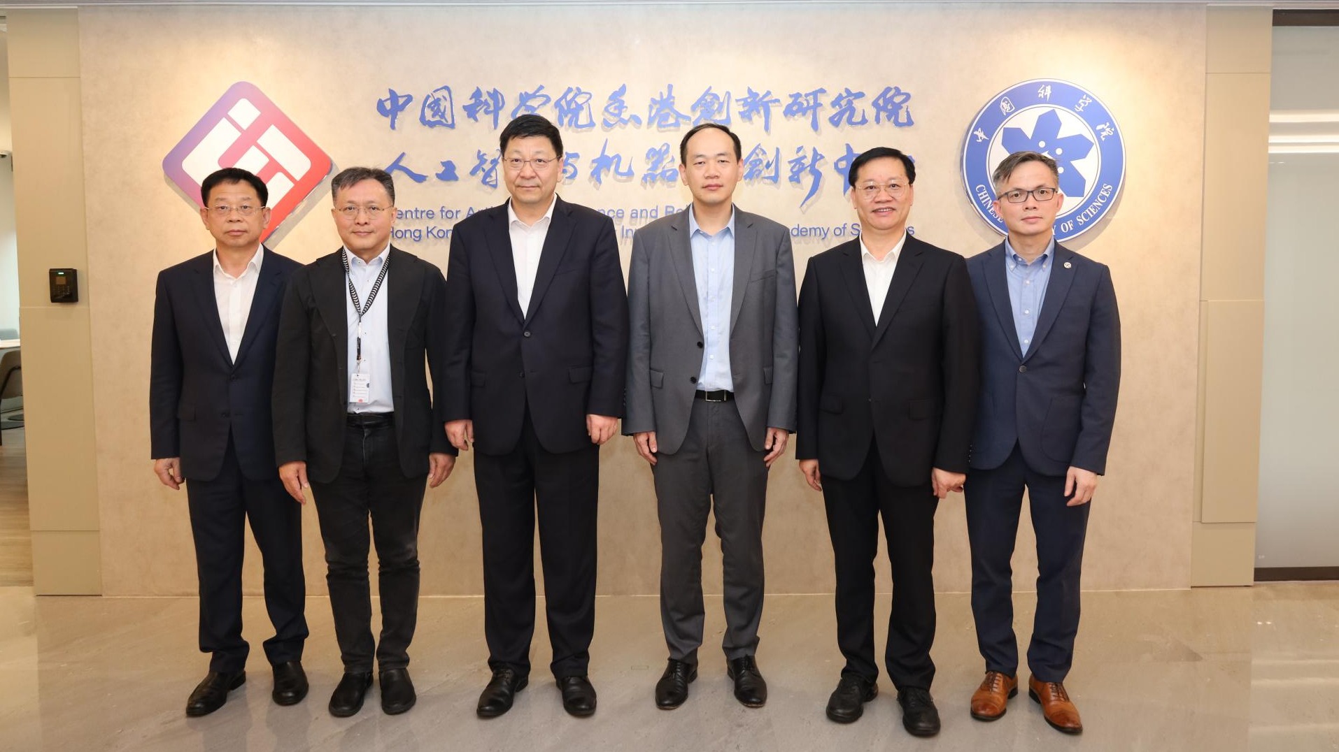 佛山市市长白涛一行来访中国科学院香港创新院AI中心